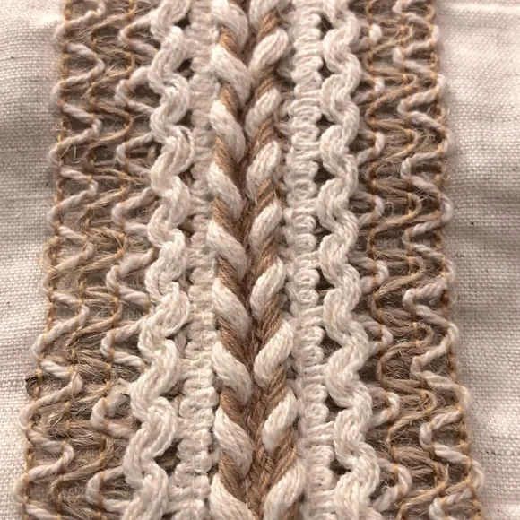 Table Runner - Picture 2 of 6